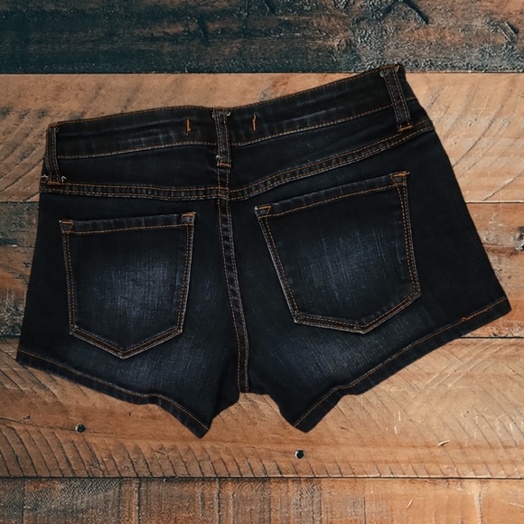 Klique B Shorts - Picture 2 of 3